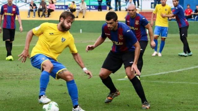 Rubén Moreno en un partido con el Orihuela la pasada campaña. Foto: Vegabajadigital