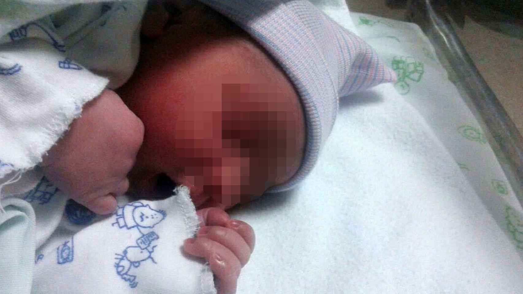 Triana, la hija menor de Rocío y José Luis nació el pasado domingo.