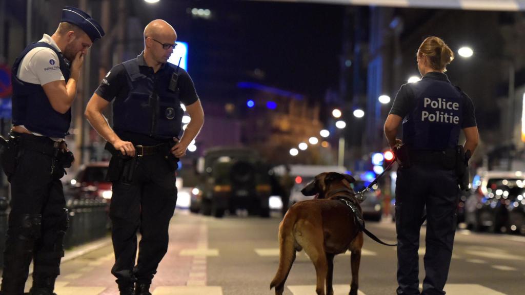 Efectivos de la seguridad belga, tras el ataque
