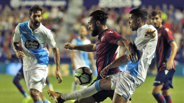 Una jugada del Levante - Deportivo disputado este sábado.