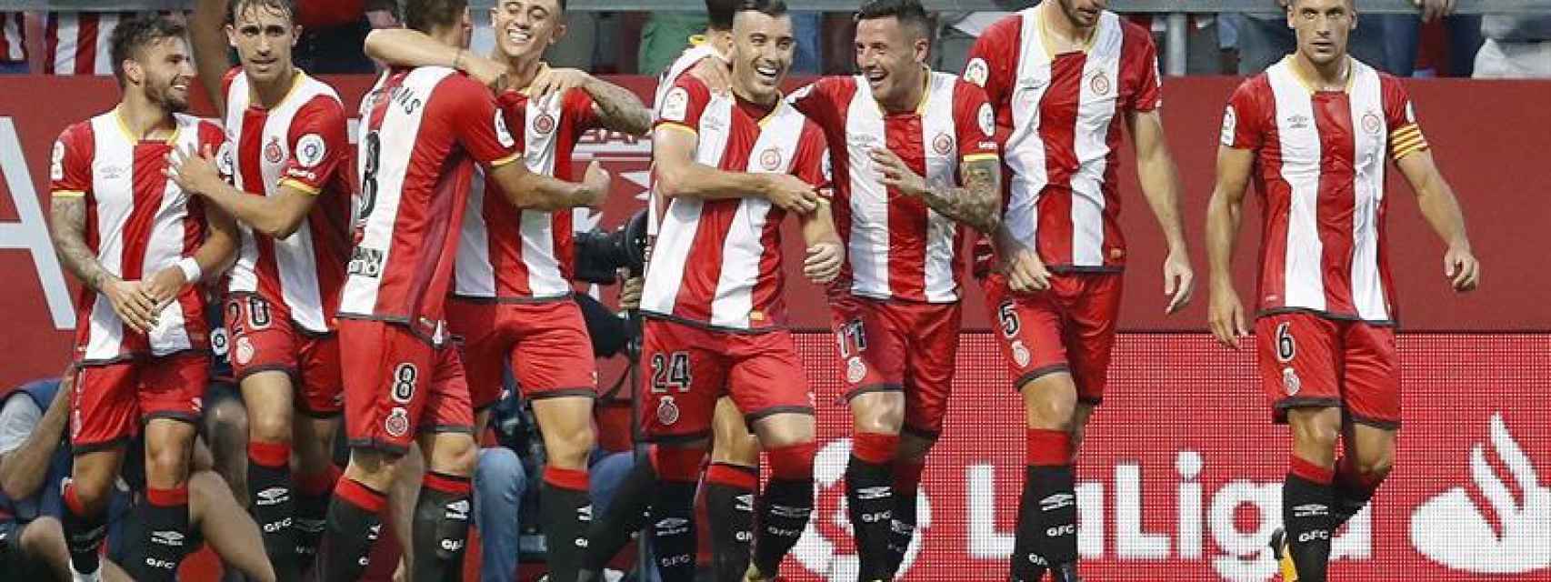Los jugadores del Girona celebran un gol.