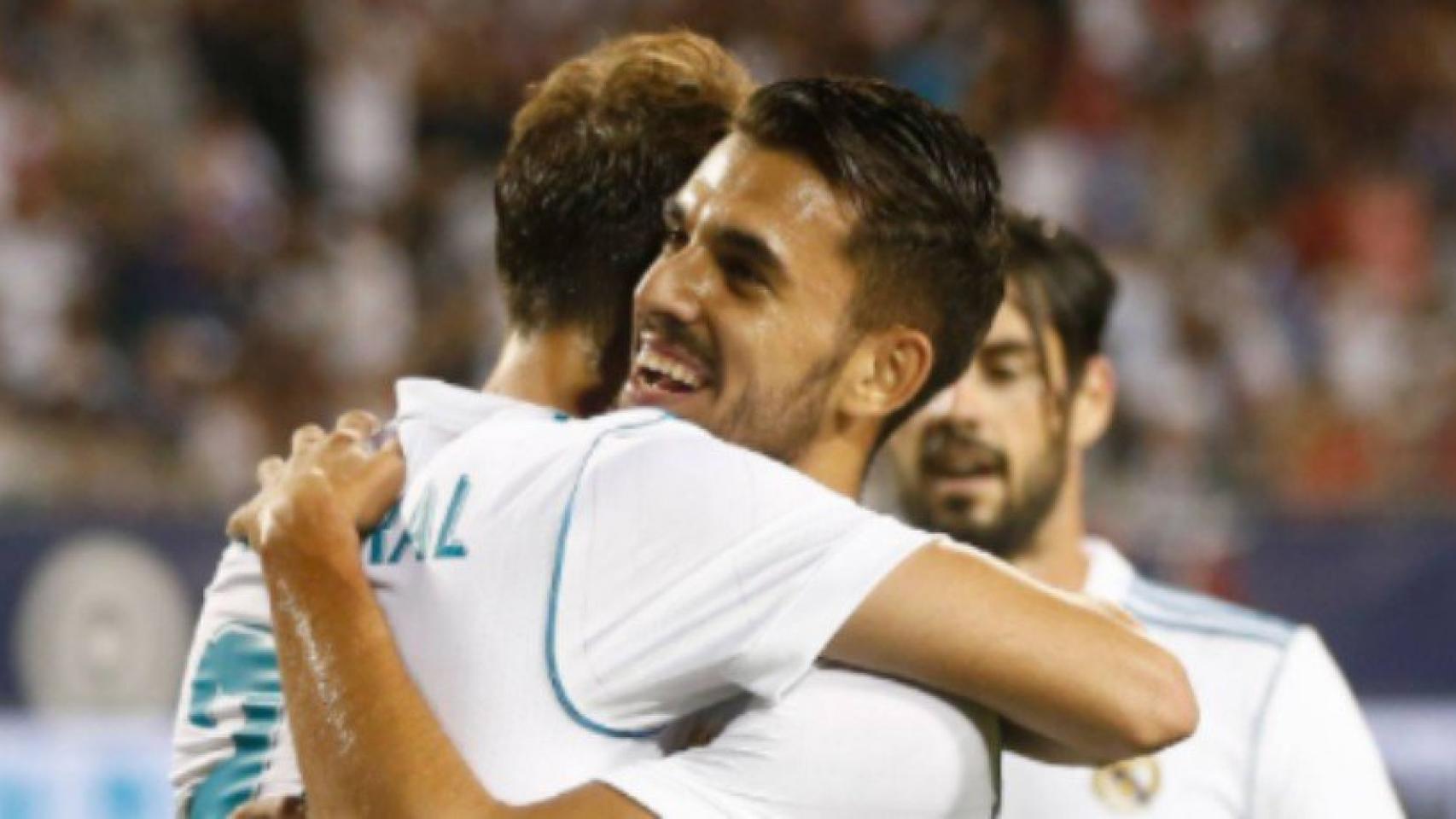 Ceballos se abraza con Mayoral.