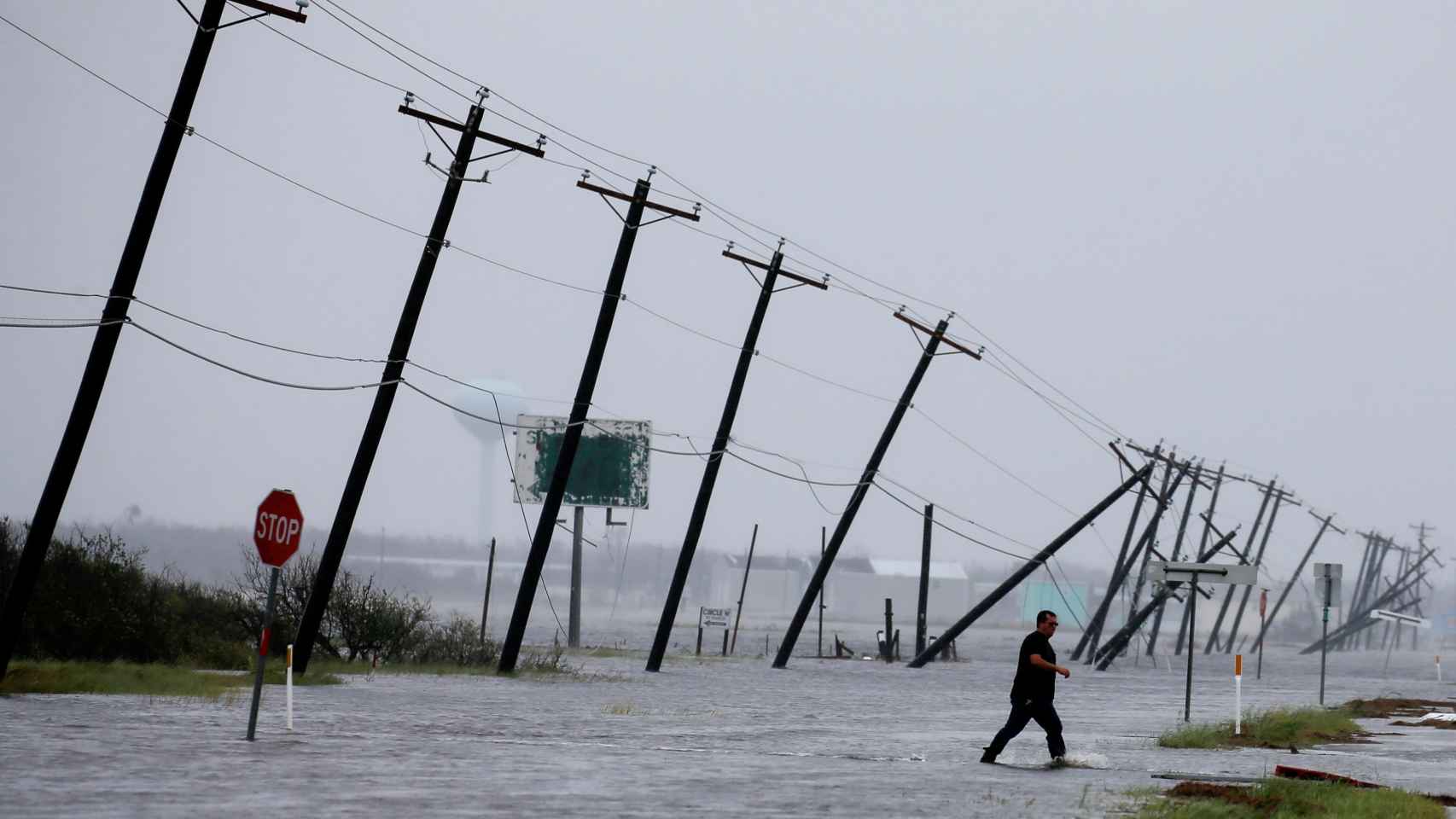 Las autoridades informan de que el número de fallecidos por el huracán Harvey podría aumentar.