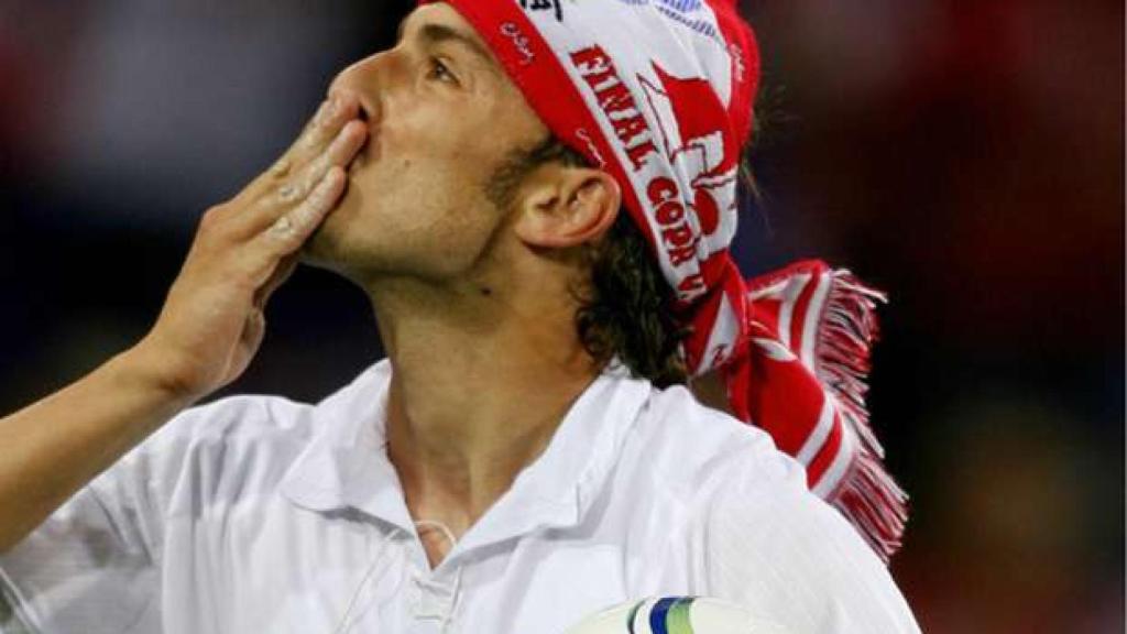 Antonio Puerta, celebrando un título con el Sevilla.