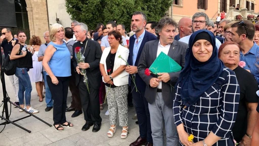 La hermana de los Oukabir durante el acto de Ripoll