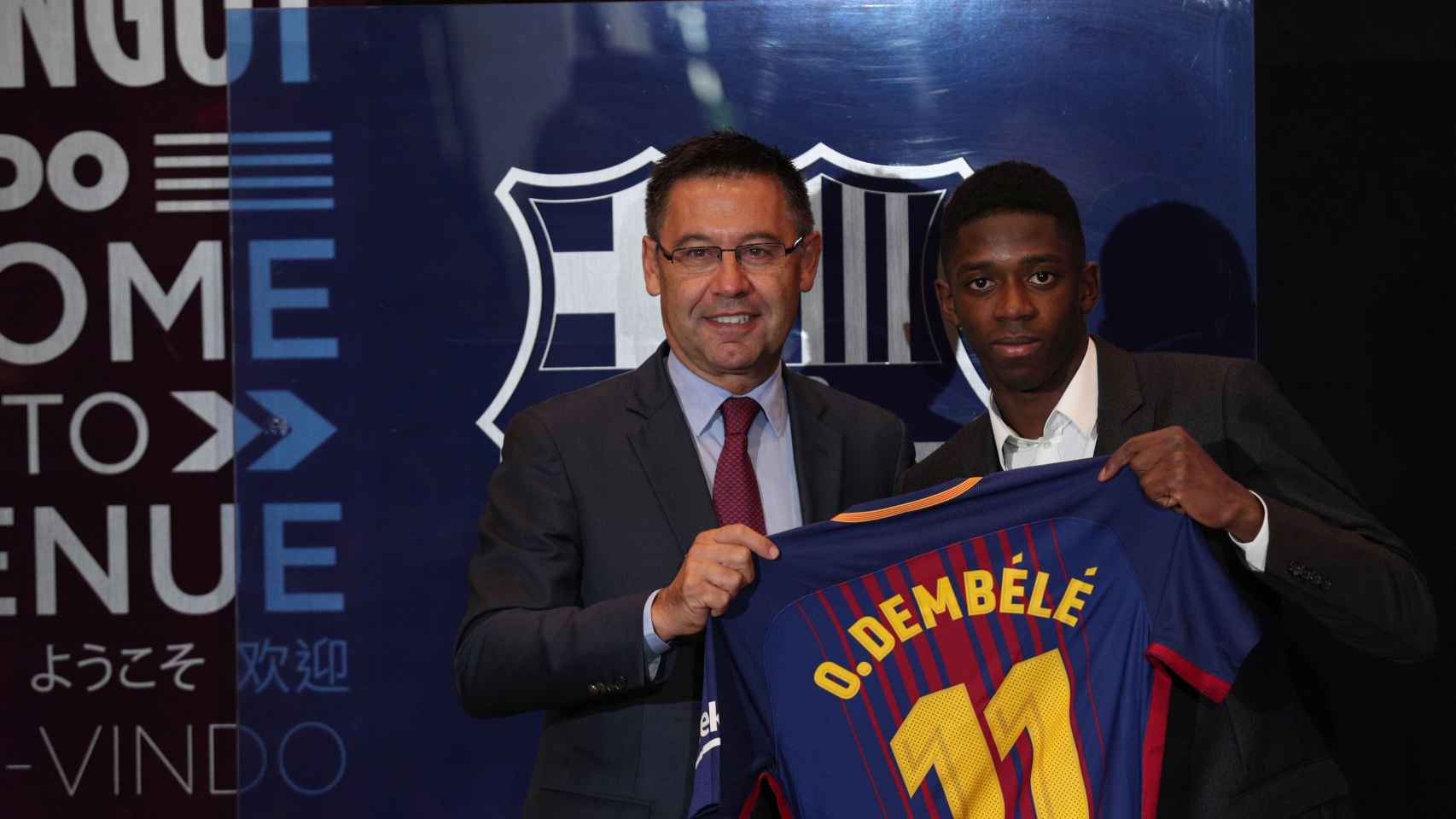 Bartomeu junto a Dembélé, nuevo fichaje del Barcelona.
