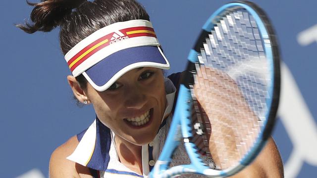 Muguruza, golpeando un revés en su primer partido en el US Open.