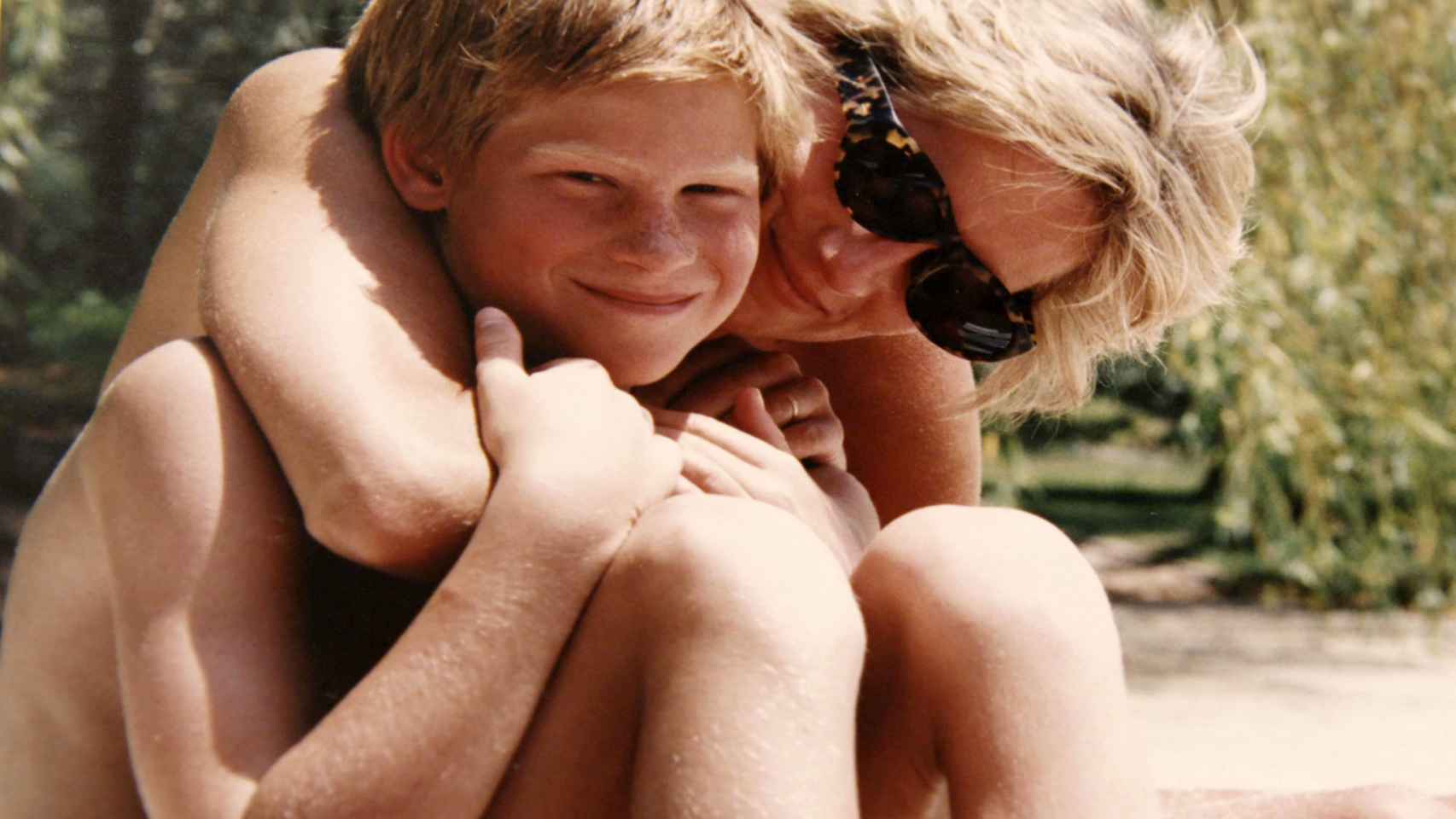 Diana con su hijo pequeño, Enrique, durante unas vacaciones.