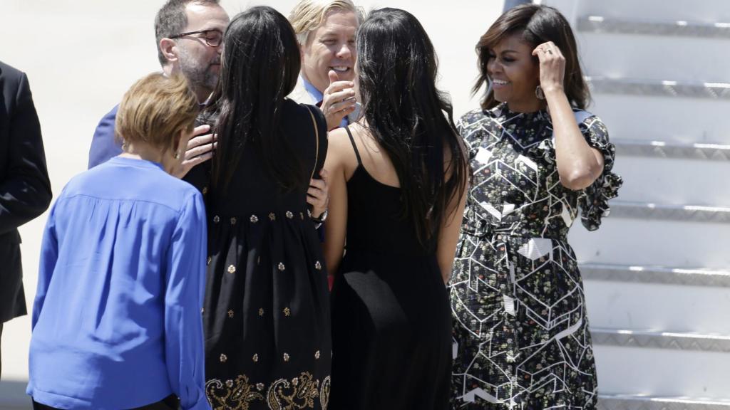 Michelle Obama y sus hijas con James Costos y Michael Smith, en una imagen de 2010.