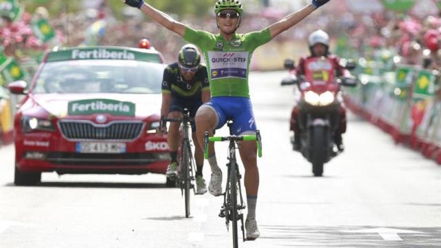 Trentin celebra la victoria de etapa.