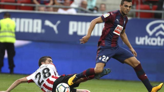 CaixaBank echa sus redes en el fútbol vasco