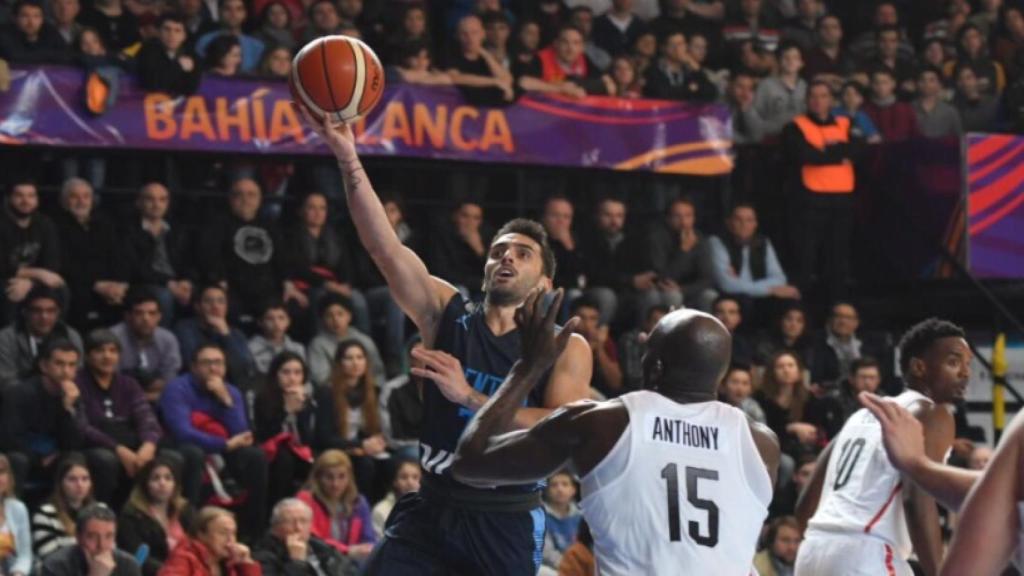 Campazzo, el mejor de Argentina ante Canadá. Foto: Twitter (@cabboficial)