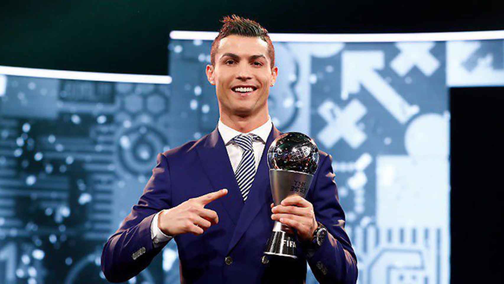Cristiano Ronaldo, ganador del premio The Best. Foto: Twitter (@realmadrid)
