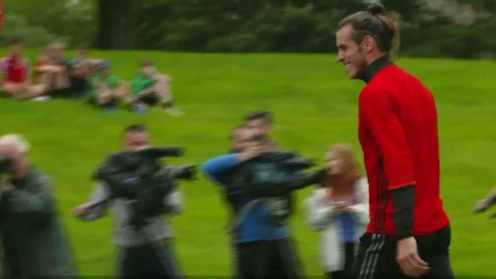 Bale llega a la concentración de su selección