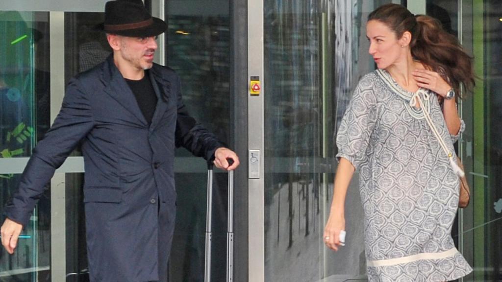 Telma Ortiz y Jaime del Burgo en el aeropuerto de Barcelona, 2012.