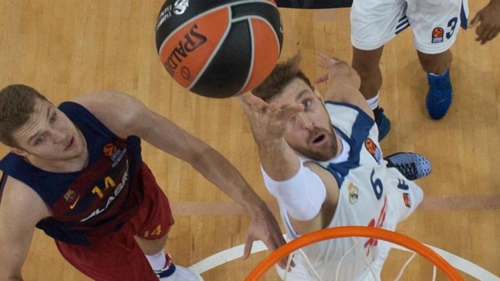 Andrés Nocioni ante el Barça Lassa en la Euroliga. Foto: euroleague.net