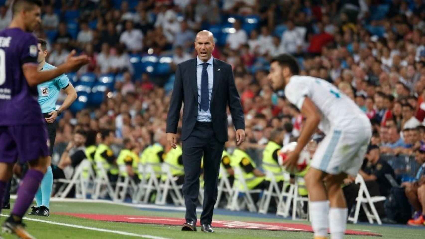 Zidane dando órdenes. Foto: Pedro Rodríguez / El Bernabéu