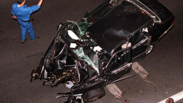 El coche quedó reducido a un amasijo de hierros tras el choque mortal.