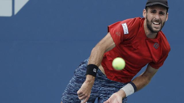 Menéndez-Maceiras, al saque en el US Open.