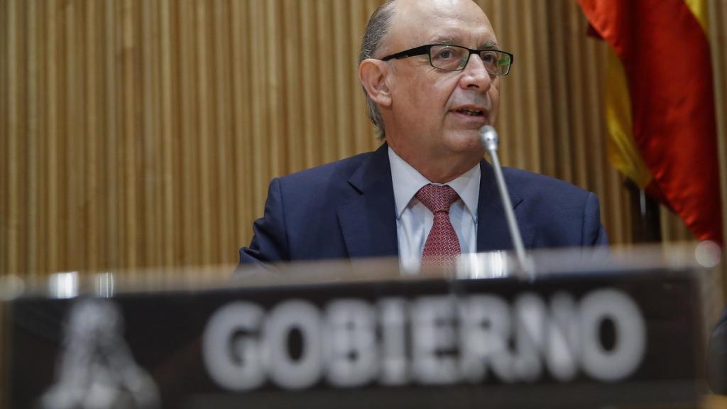 El ministro de Hacienda, Cristóbal Montoro, durante su comparecencia