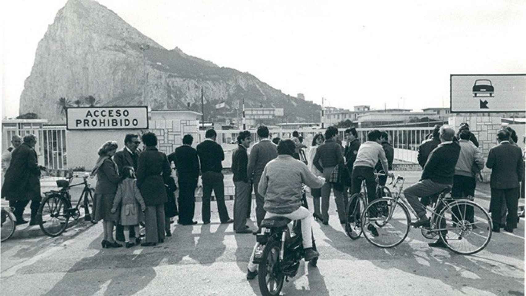 Los gibraltareños, ante el cierre de la Verja.
