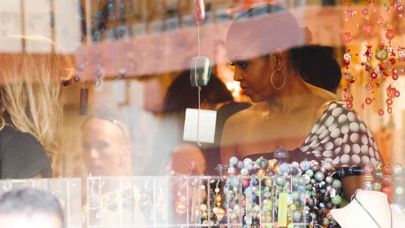 Michelle Obama de incógnito en una tienda de Marbella, 2010.