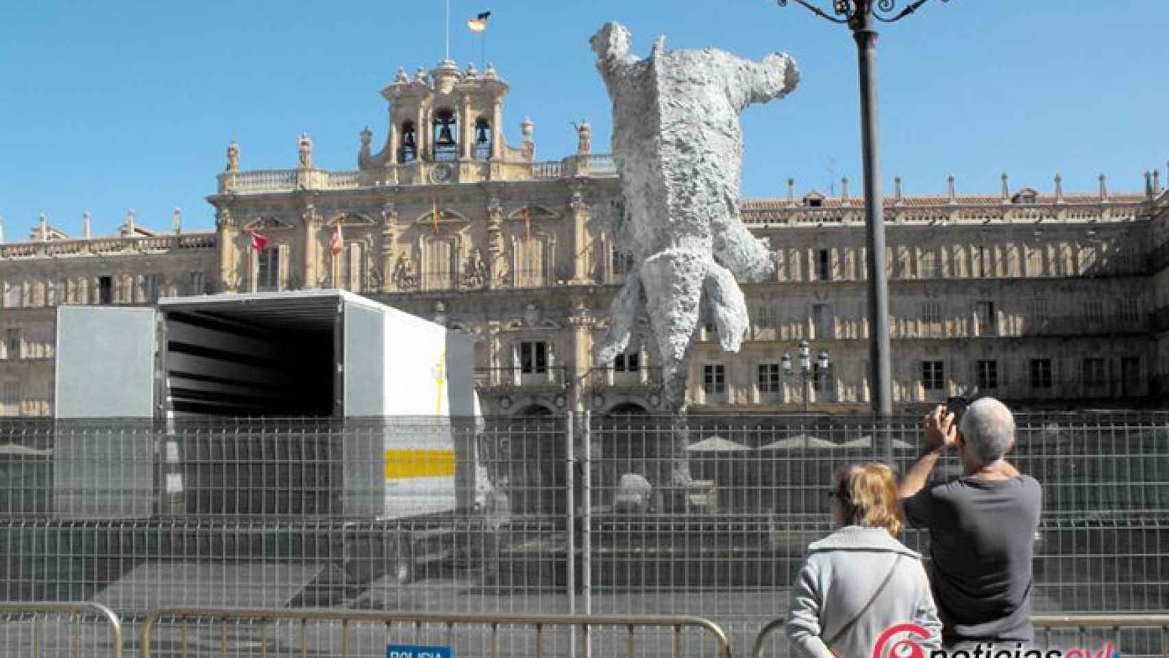 elefante-barcelo-elefant-dret-plaza-mayor-salamanca-arca-de-noe-retirada-ferias-fiestas-2017-escultura-bronce-monumental-autorretrato