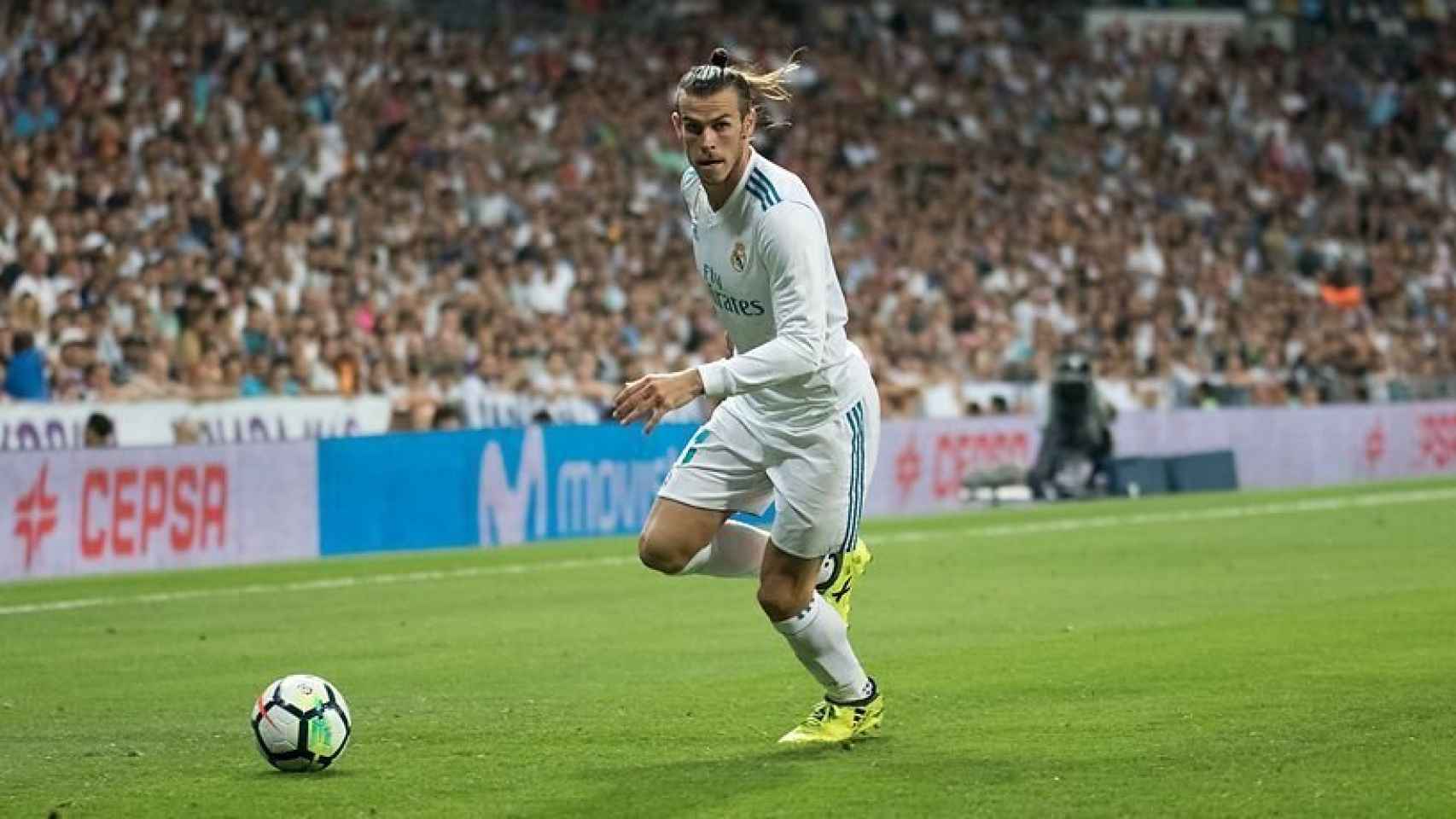 Gareth Bale jugando el esférico.  Foto: Pedro Rodríguez / El Bernabéu