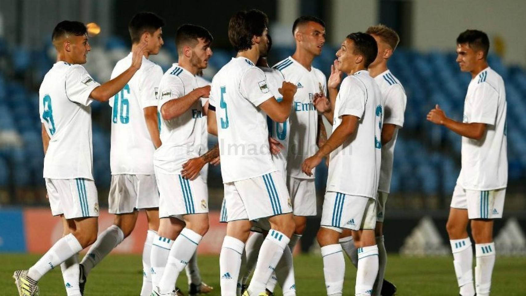 Los jugadores del Real Madrid Castilla celebran un gol