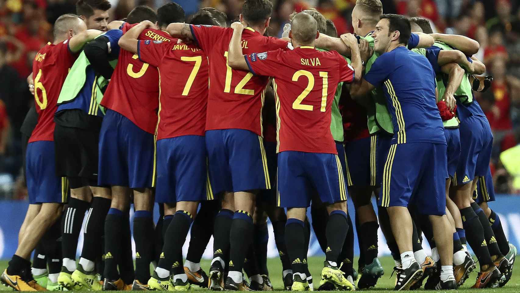 Los jugadores españoles celebran la victoria frente a Italia.