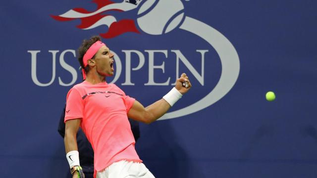 Nadal, celebrando un punto ante Mayer.