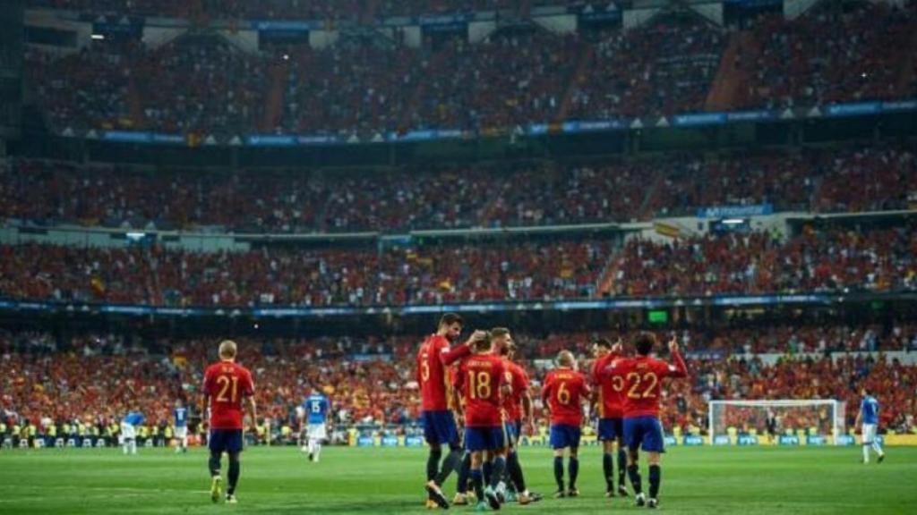 La Selección Española en el Bernabéu. Foto: Twitter (@julenlopetegui).