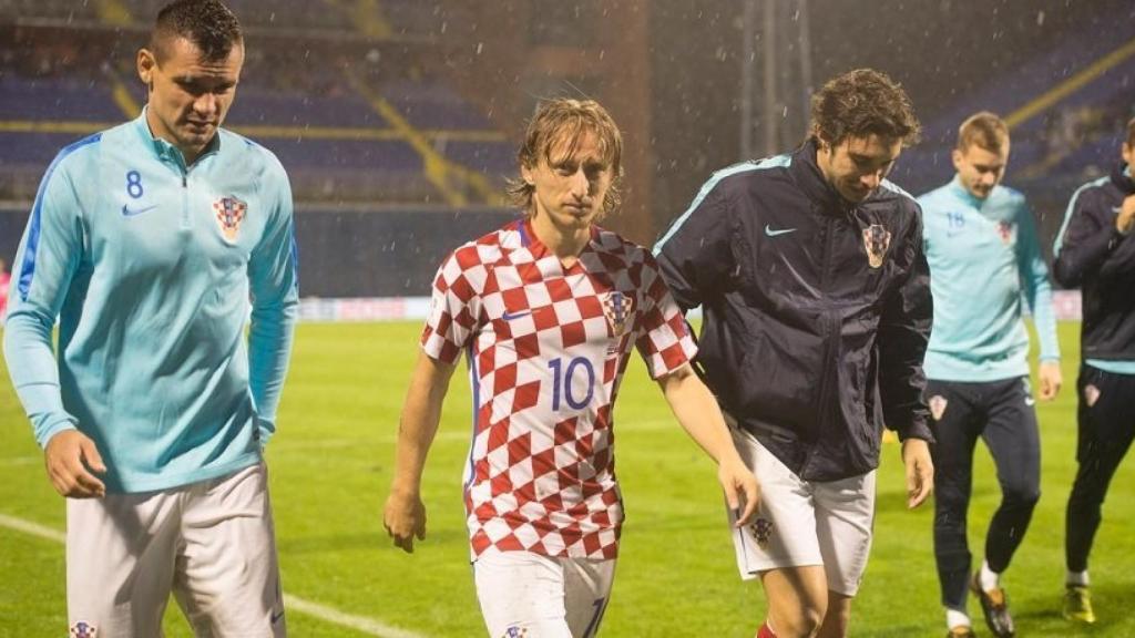 Modric abandona el terreno de juego. Foto: (@HNS_CFF)