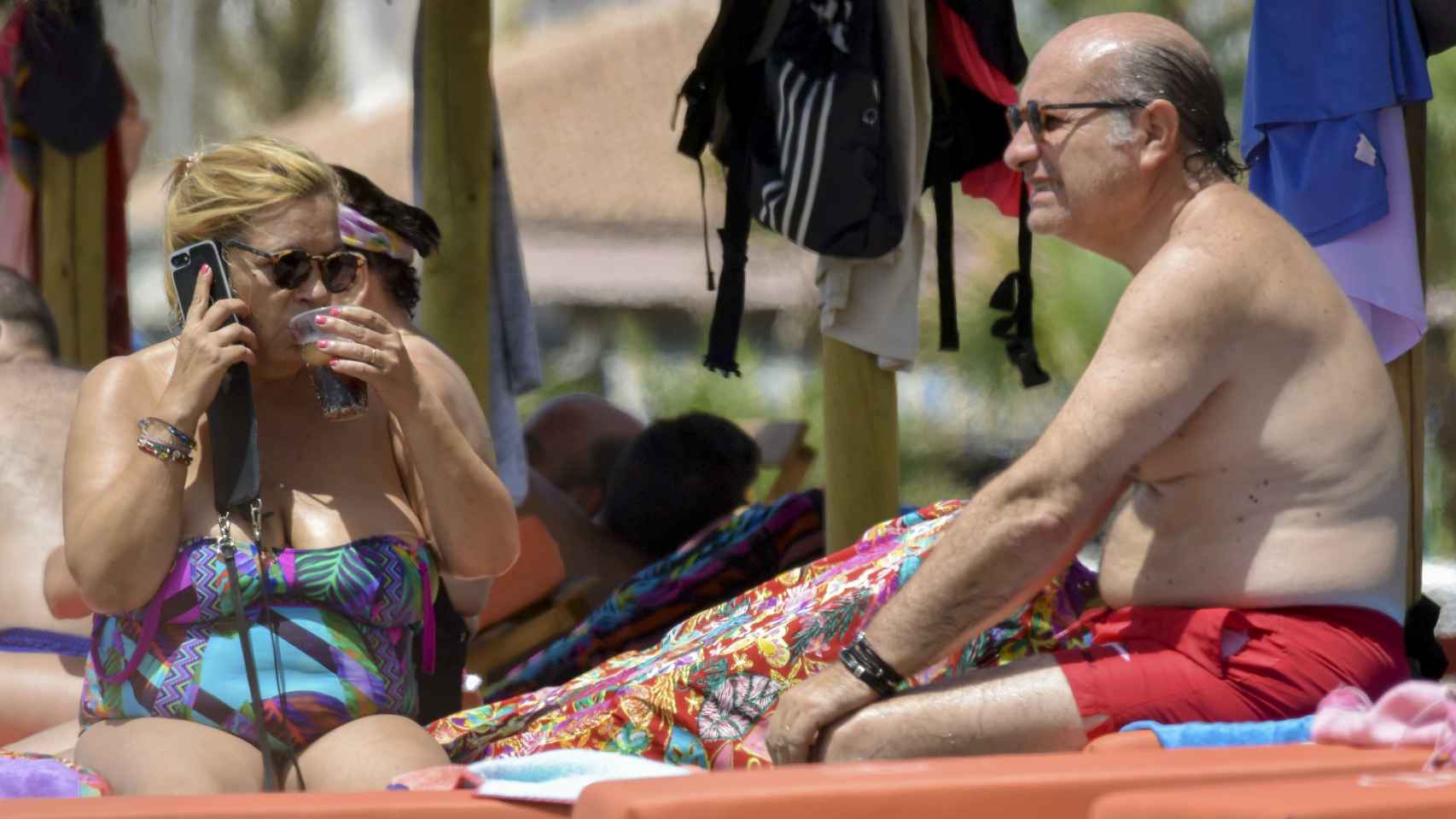 Carmen Borrego y su marido durante sus vacaciones.
