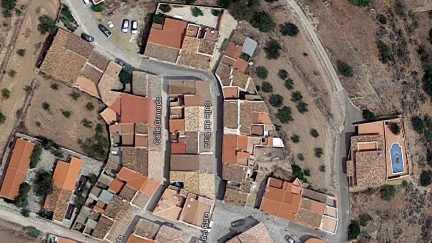 La casa de Zidane en El Chive (Almería), a la derecha, junto al resto de viviendas.
