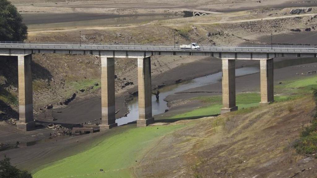 Estado del embalse de Belesar, en el rio Miño.