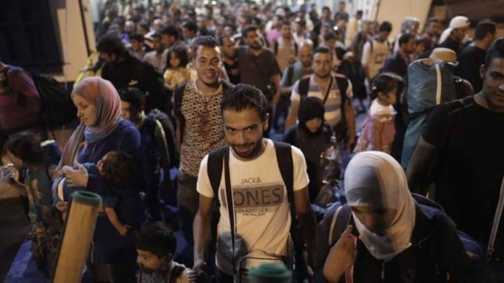 Medio millar de refugiados llegan a las islas griegas durante fin de semana
