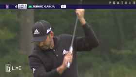 Sergio García rompe su 'putter' en un ataque de furia.