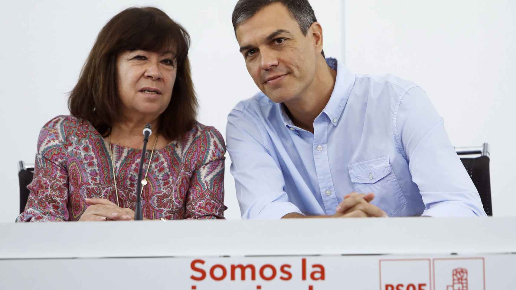 Pedro Sánchez, junto a Cristina Narbona, presidenta del PSOE, este lunes.