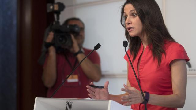 Arrimadas durante una rueda de prensa en Barcelona