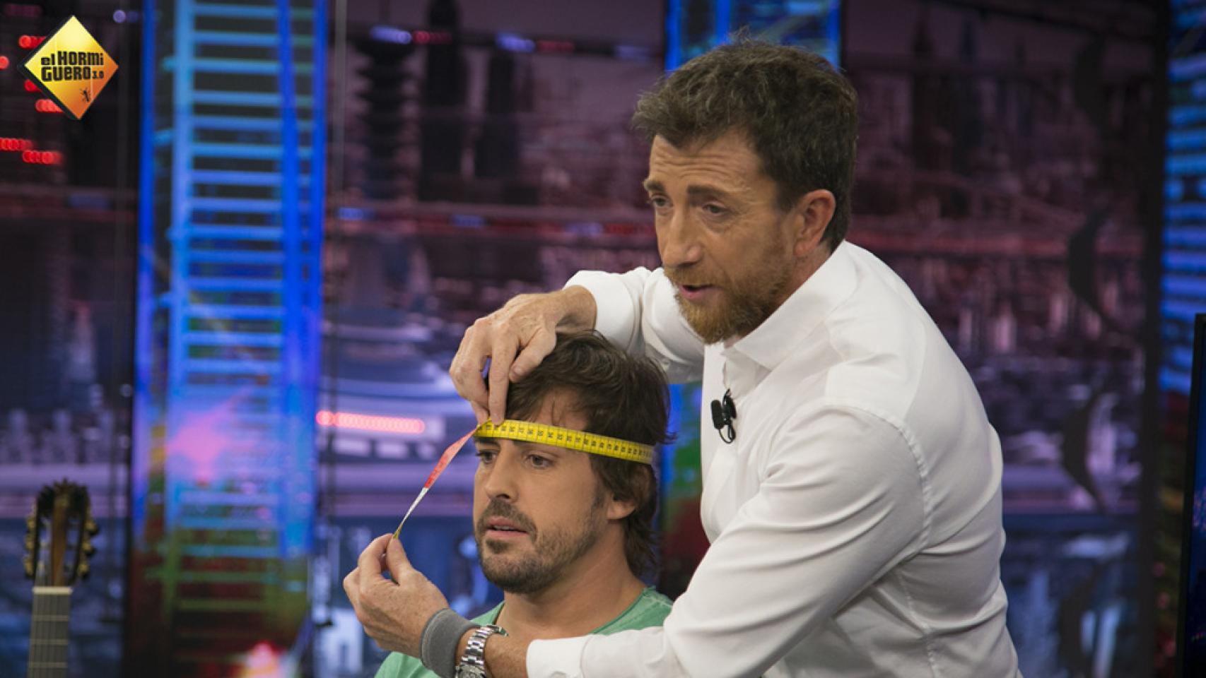 'El hormiguero' rompe mitos: ¿Es Alonso cabezón y Motos bajito?