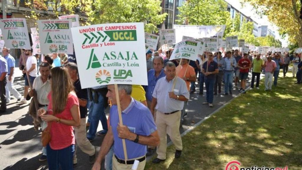 manifestacion sequia agricultores upa uccl asaja valladolid 17