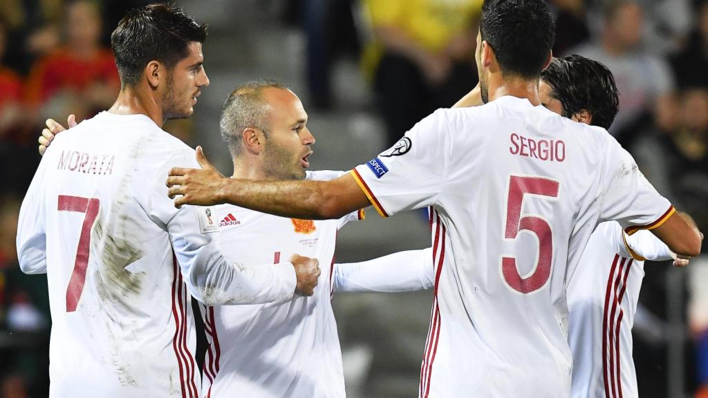 Iniesta, Morata, Busquets e Isco celebran un gol.