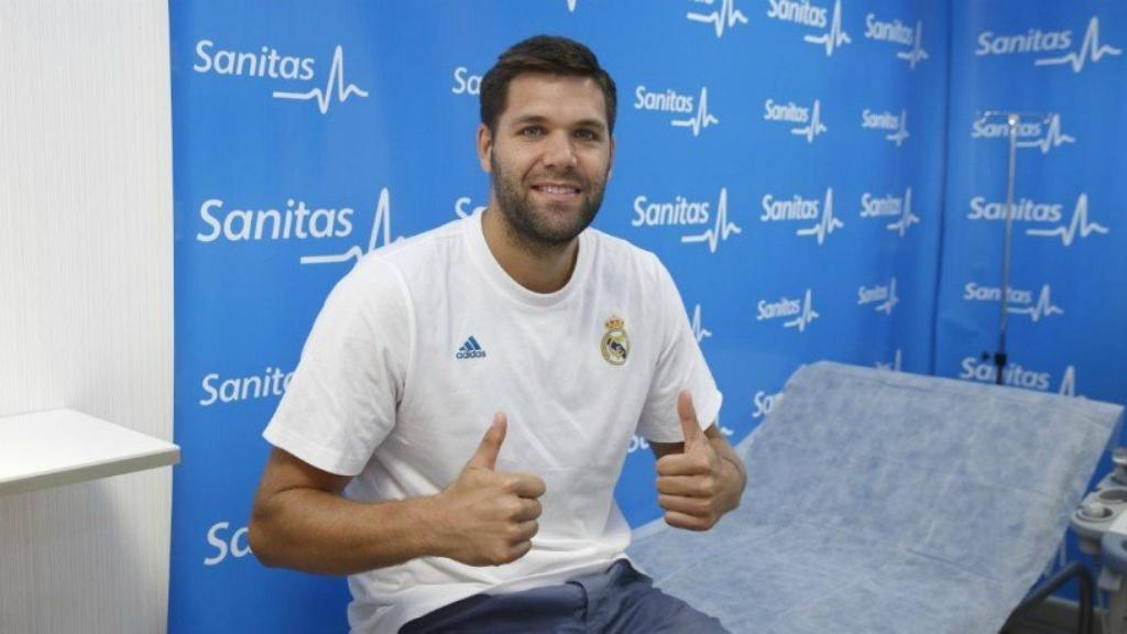 Felipe Reyes pasando reconocimiento médico