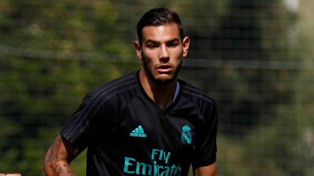 Theo Hernández en la sesión de entrenamiento