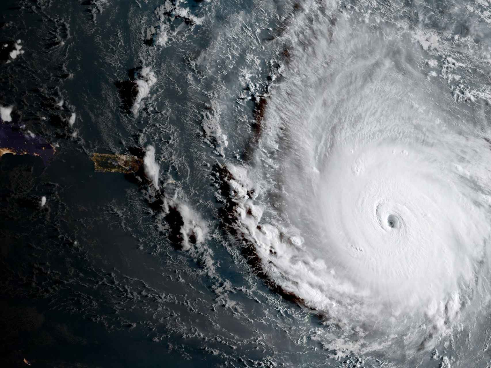 Fotografía satélite del huracán irma.