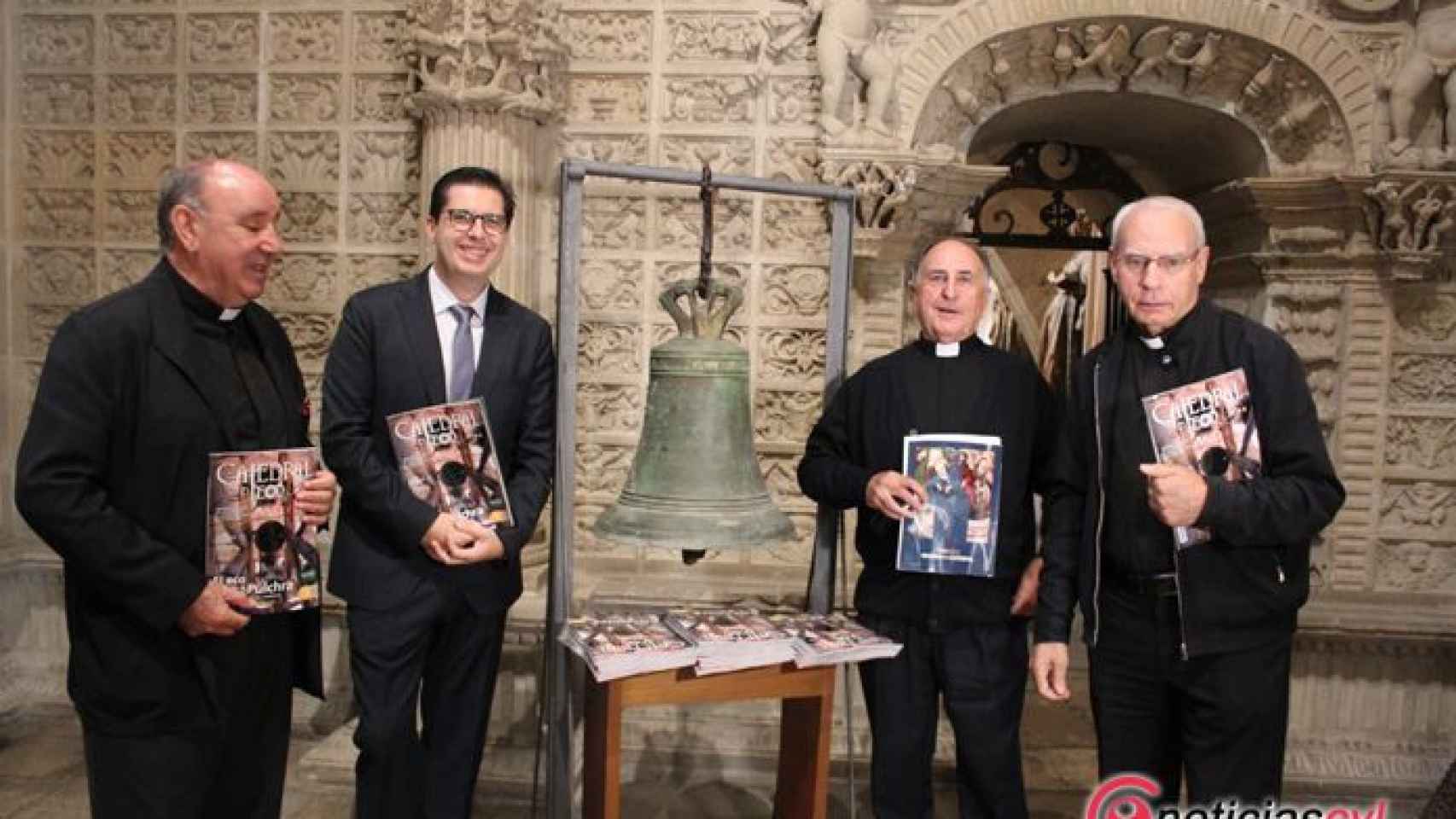 Foto Cabildo y revista Catedral