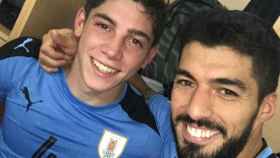 Luis Suárez posa junto a Valverde. Foto Twitter (@LuisSuarez9)