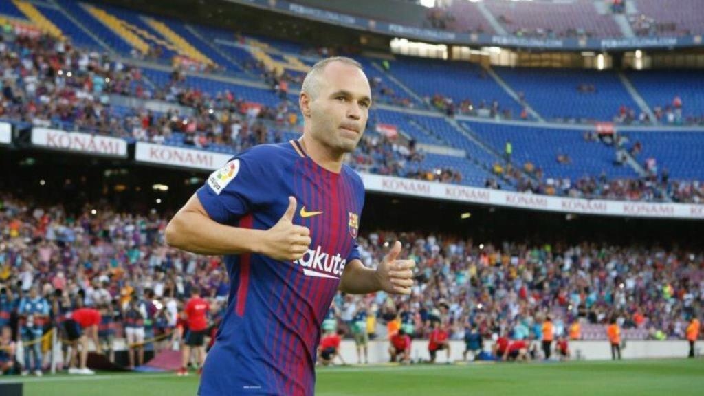 Iniesta, en la presentación con el Barça. Foto: Twitter (@andresiniesta8)