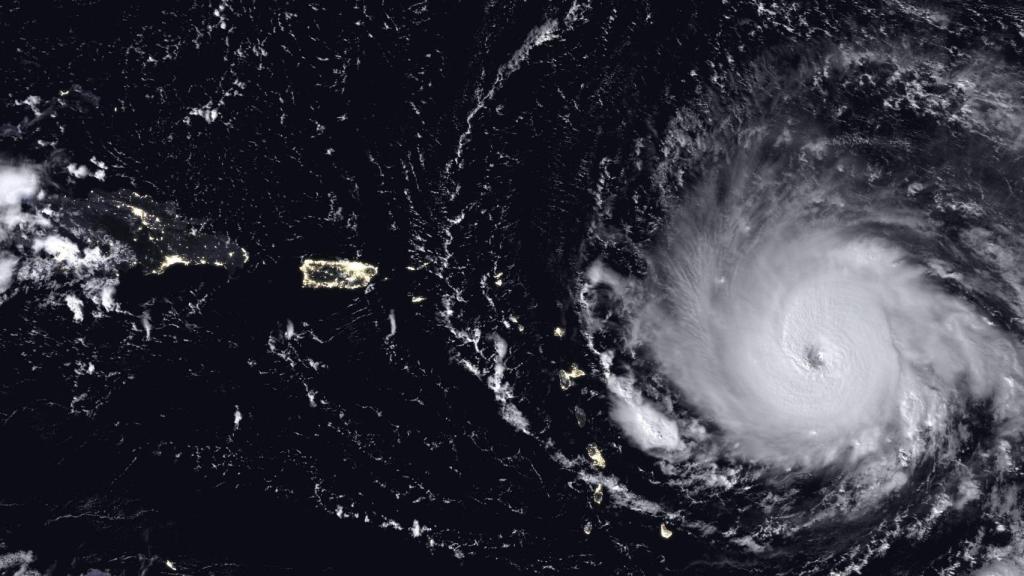 Fotografía satélite del huracán irma.